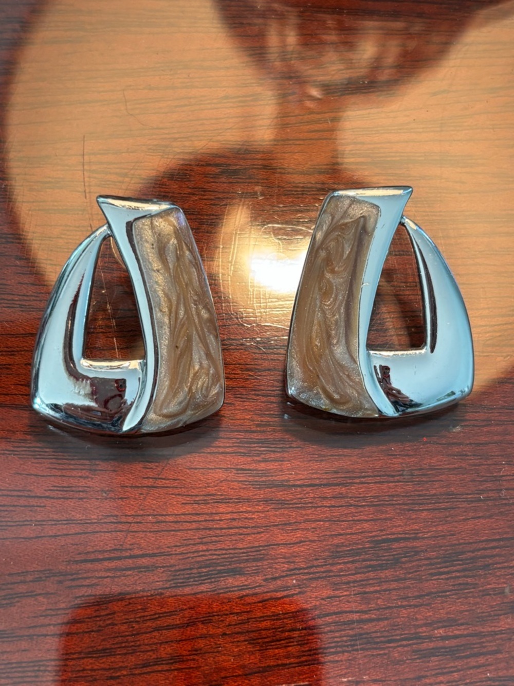 90’s Vintage Sculptural Silver-Tone and Swirled Brown Clip Earrings - Picture 1 of 2